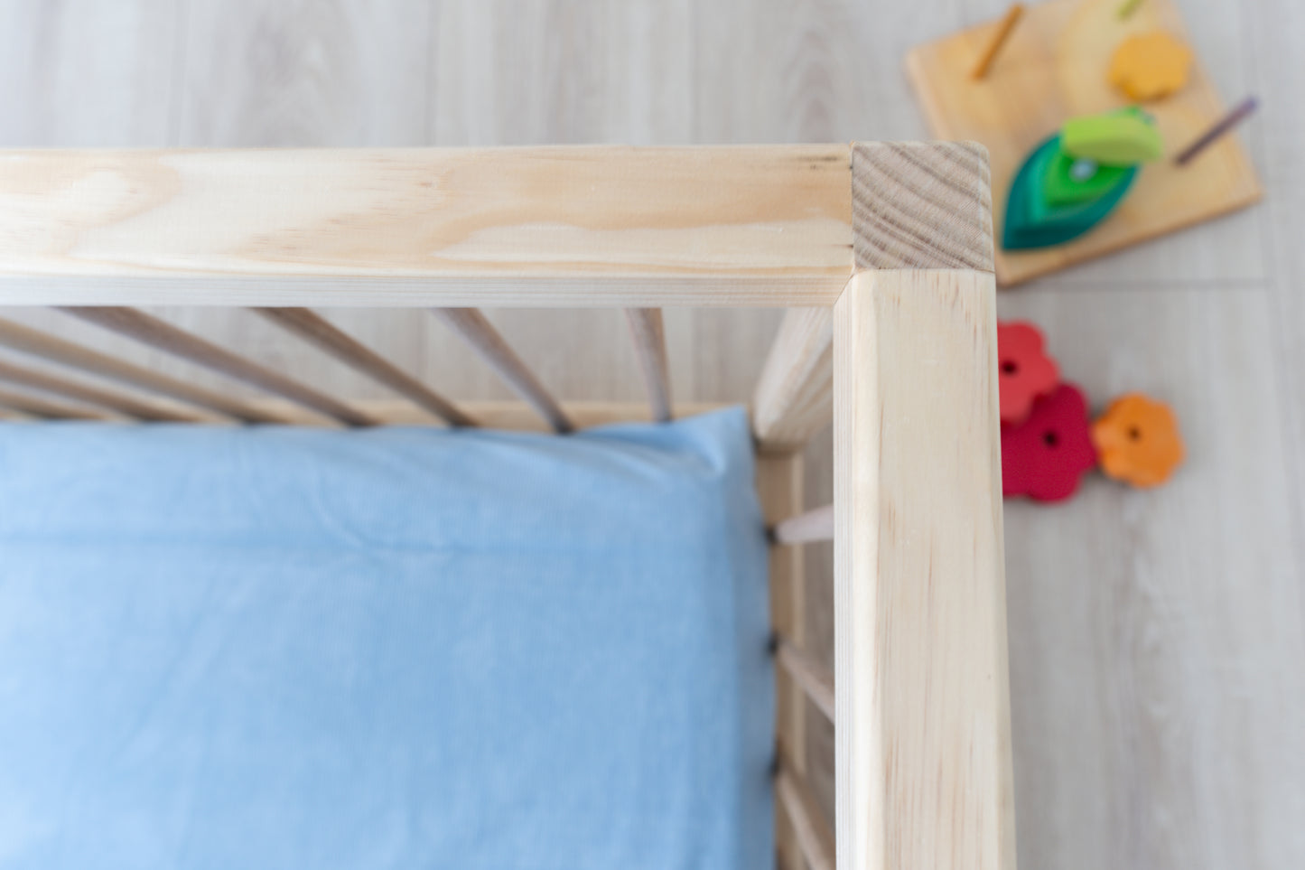 The Little Explorer Bed (pine)